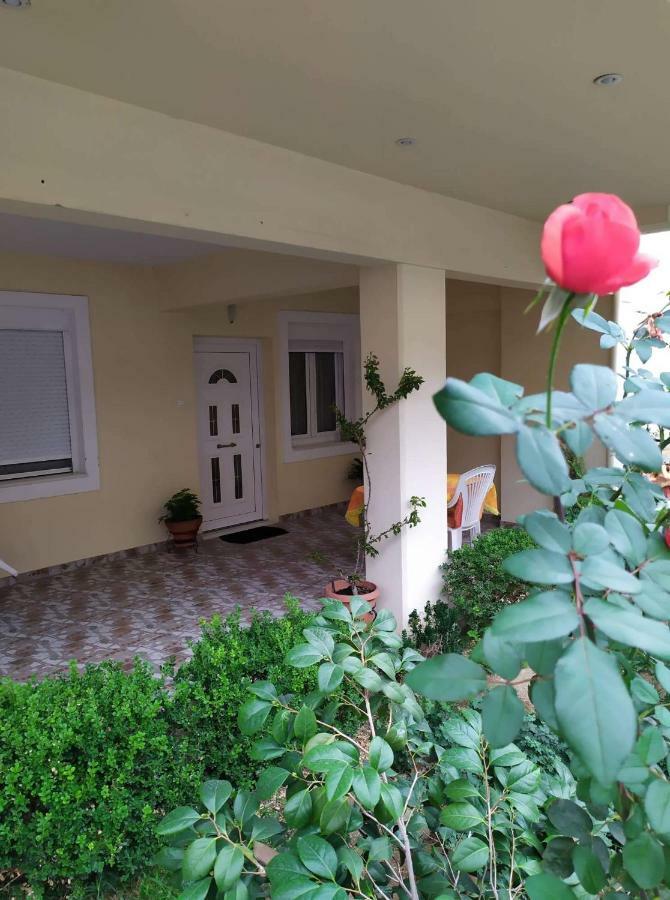 Nice And Cosy House 2 Larissa Exterior foto